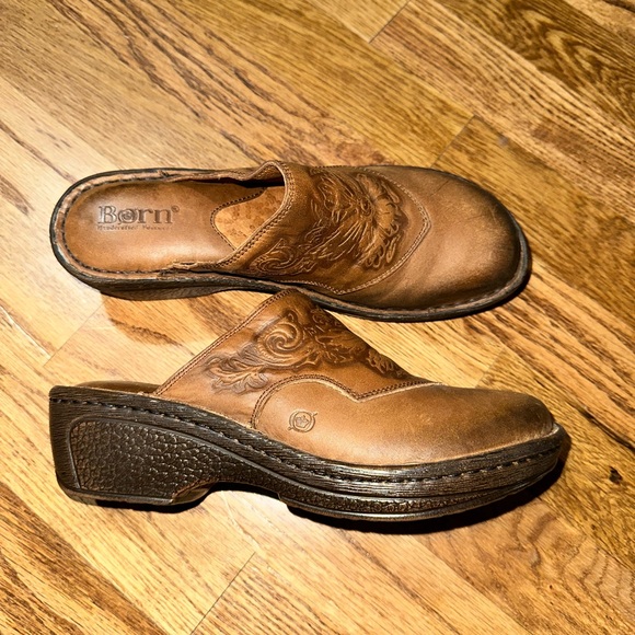 Born Clogs - Picture 3 of 6